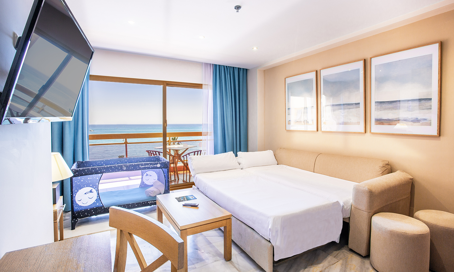 Studio-Apartment with twin sofa bed and baby cot